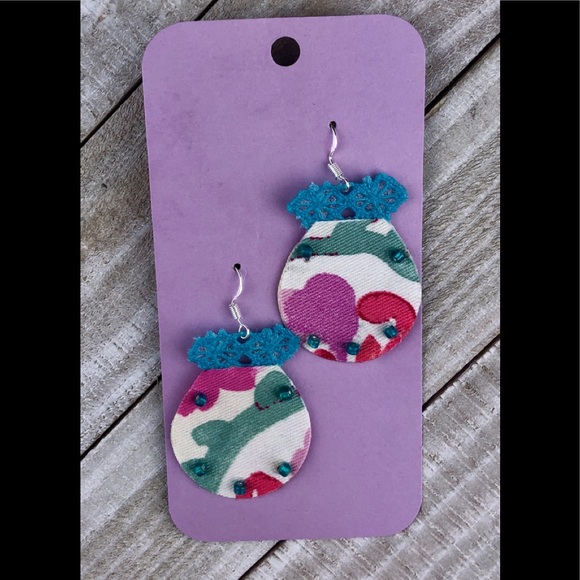 NWT Earrings Glass Beaded, Fabric, Dangle Earrings - Picture 6 of 7